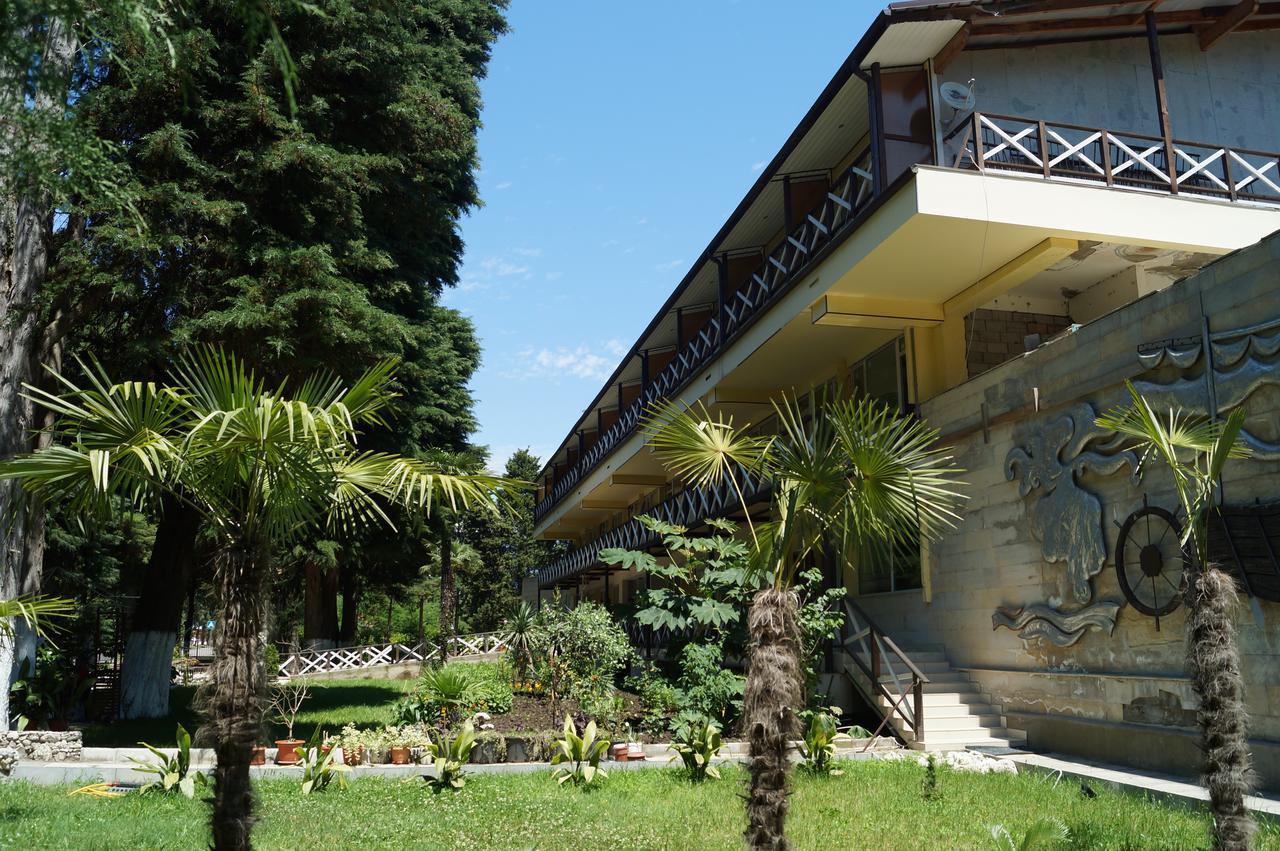 Pitsunda Hotel Esterno foto
