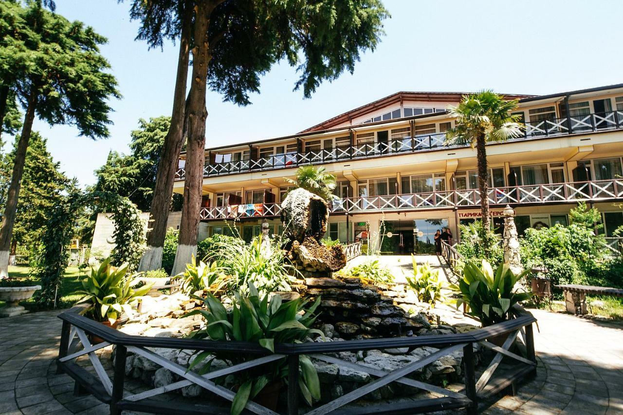Pitsunda Hotel Esterno foto
